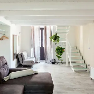 https://scuto-home-catania.taorminaitalyhotels.com